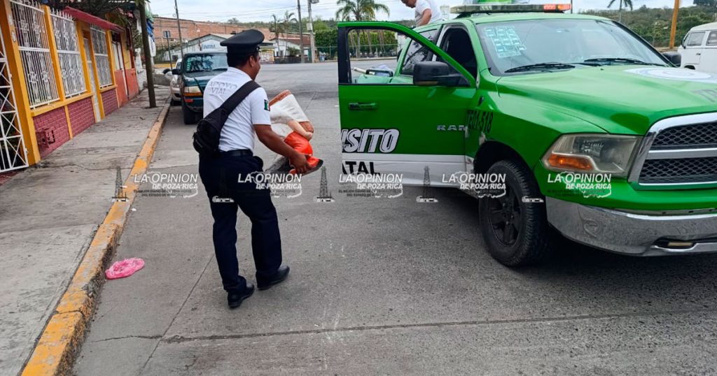 Retira Tránsito del Estado objetos “aparta lugares” en varias calles