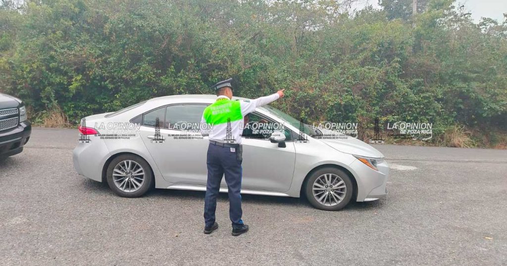 Refuerza Tránsito del Estado operativo vacacional en Poza Rica y Tihuatlán