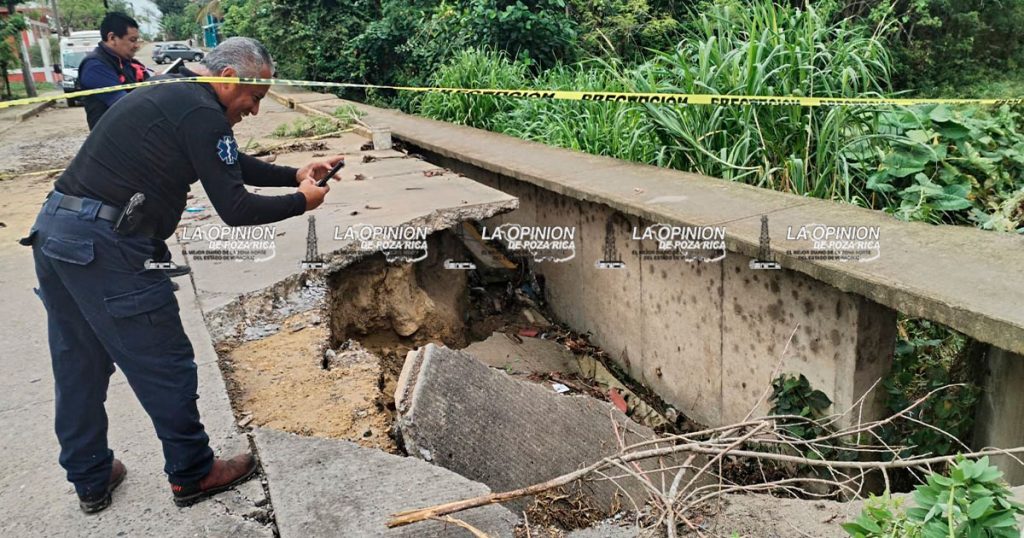 Por socavón, cierran puente en Carrizal Por socavón, cierran puente en Carrizal