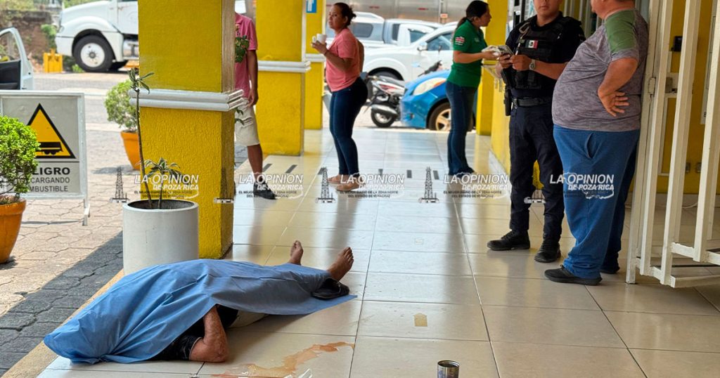 ¡No llegó a su destino; muere en baños de una gasolinera!
