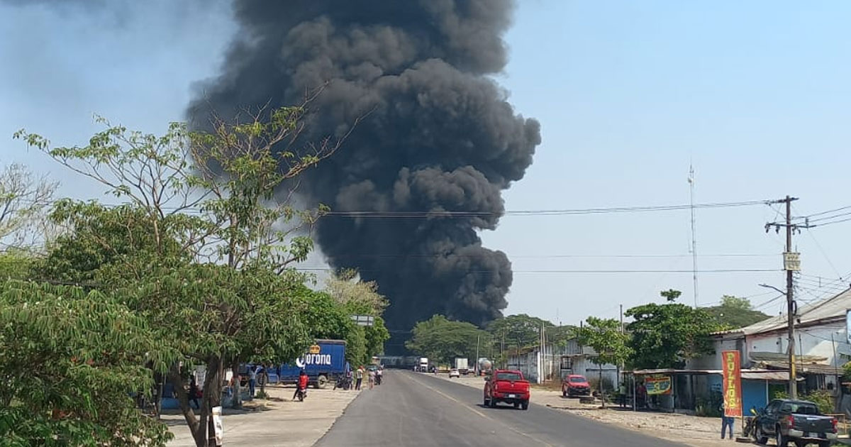 ¡Explota pipa impactada por tren! ¡Explota pipa impactada por tren!