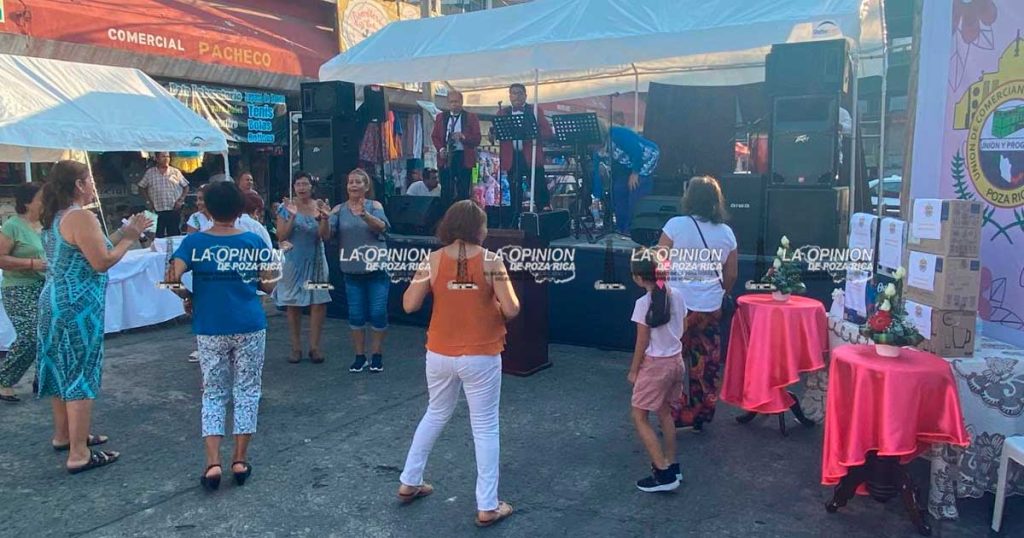 Organiza la Unión de Comerciantes festival a las madres del mercado Poza Rica