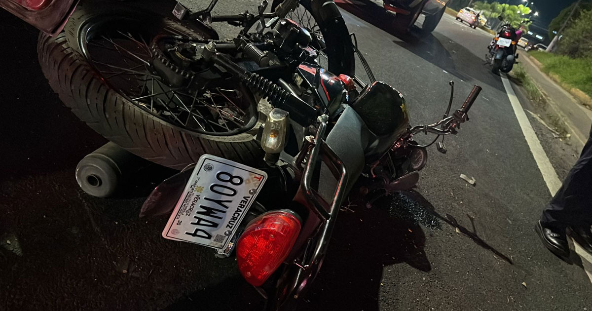 Joven motociclista muere tras derrapar en Xalapa Joven motociclista muere tras derrapar en Xalapa