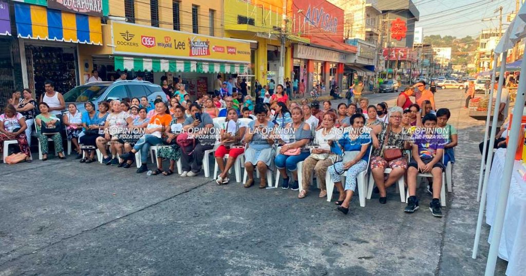 Organiza la Unión de Comerciantes festival a las madres del mercado Poza Rica