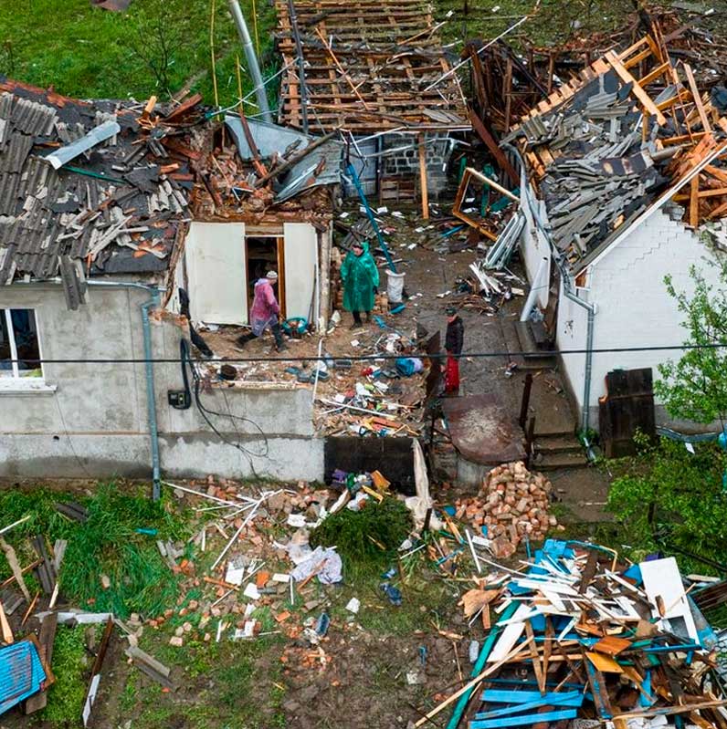 Al menos 12 muertos en el mayor ataque aéreo Al menos 12 muertos en el mayor ataque aéreo
