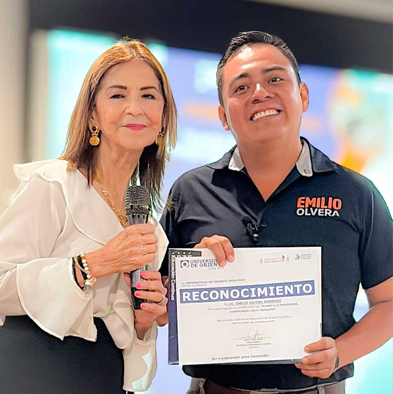 Emilio sí responde a jóvenes en foro abierto Una silla vacía, dos realidades