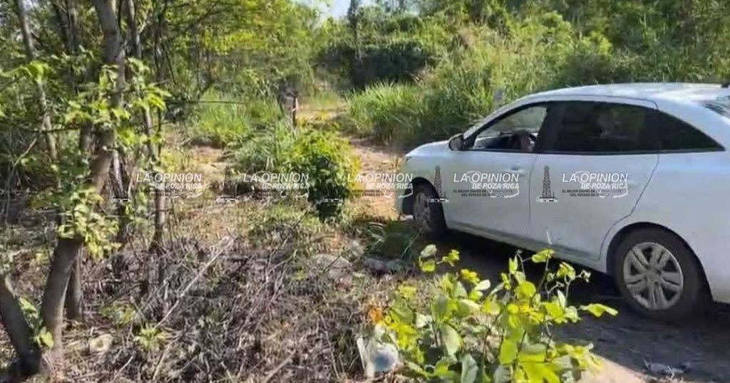 ¡Semienterrado y sin cabeza!