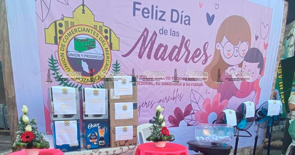 Organiza la Unión de Comerciantes festival a las madres del mercado Poza Rica