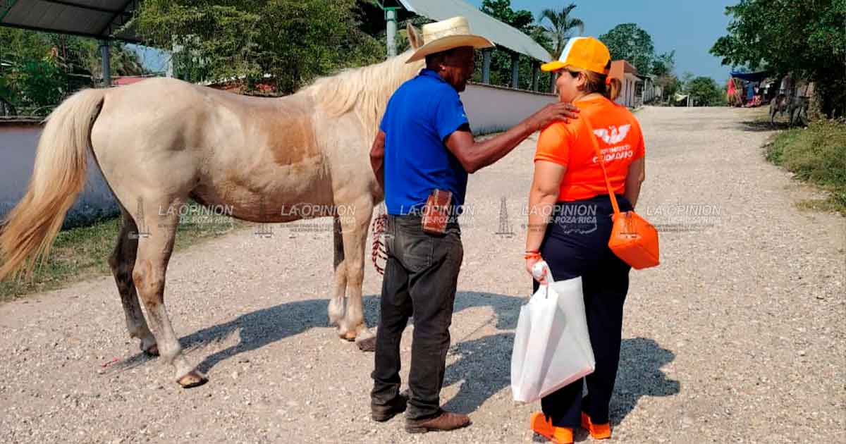 Atenderá Gobierno Naranja comunidades olvidadas de Tecolutla: Mónica Tejeda