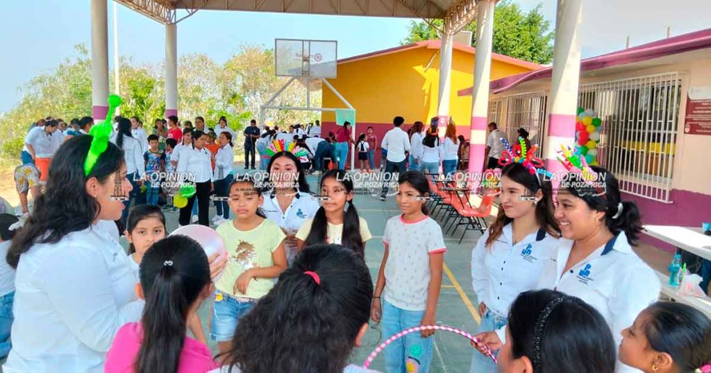 Alegría, diversión, juguetes y muchas sorpresas por el Día del Niño Alegría, diversión, juguetes y muchas sorpresas por el Día del Niño