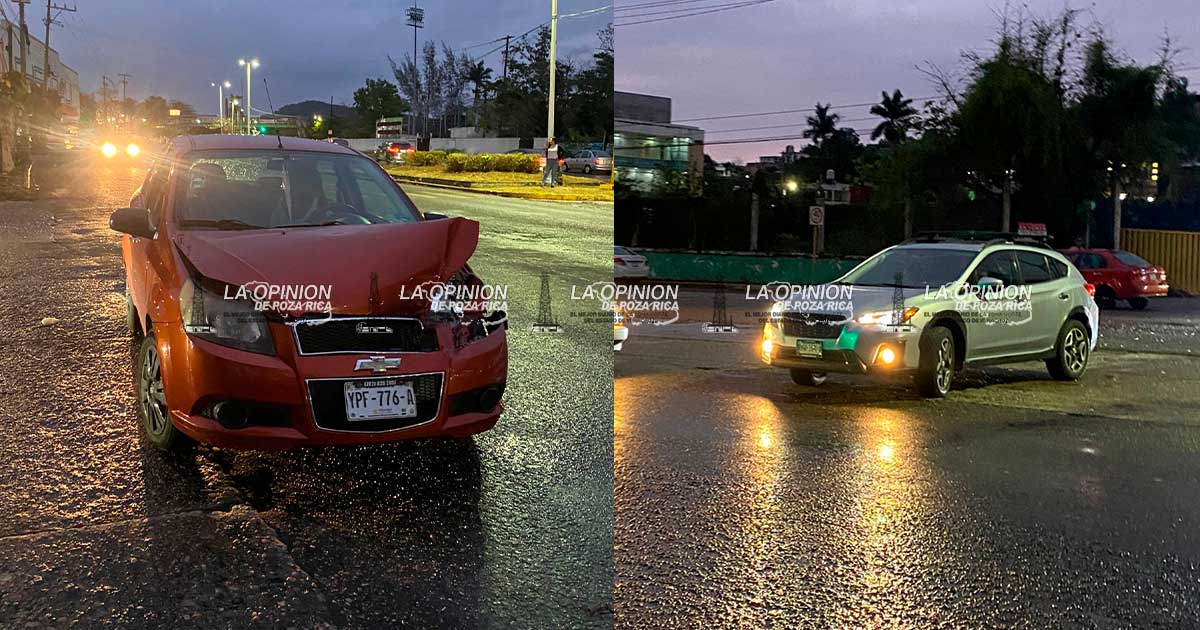 Colisión entre camioneta y automóvil en bulevar Central Poniente Colisión entre camioneta y automóvil en bulevar Central Poniente