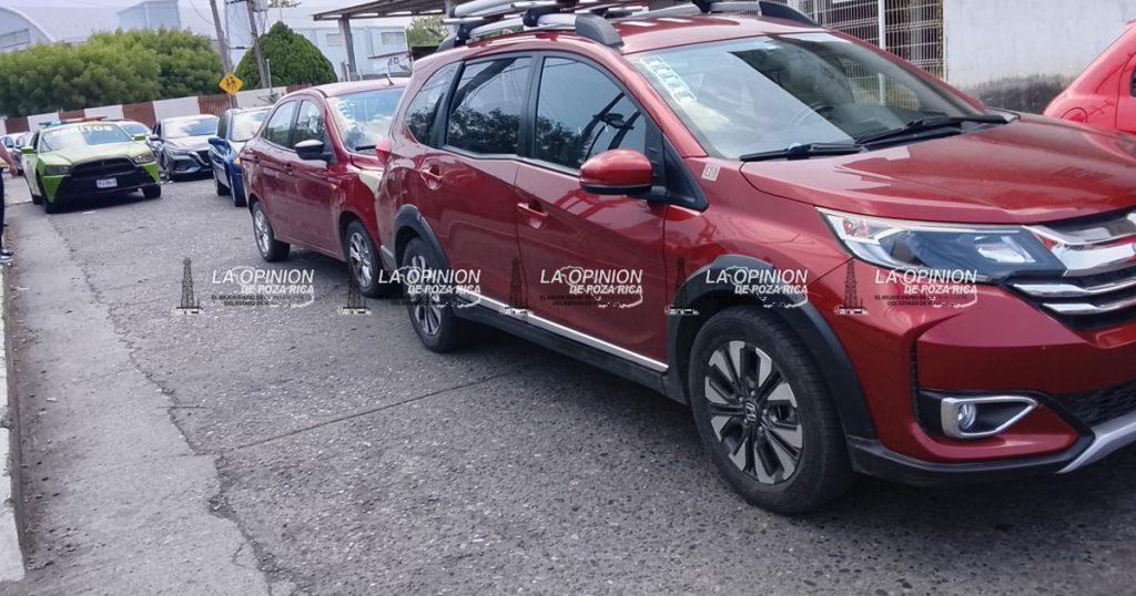 Choque por alcance de un Versa contra una camioneta Honda BRV