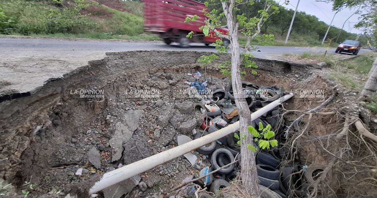 A menos de 3 metros de cortarse la carretera A menos de 3 metros de cortarse la carretera