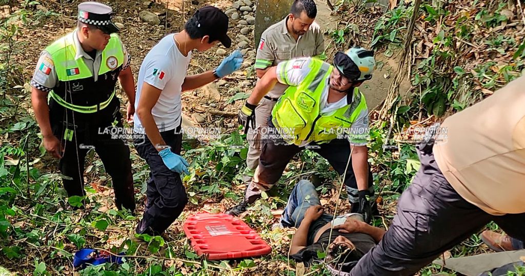 Tres lesionados en aparatosa volcadura Tres lesionados en aparatosa volcadura