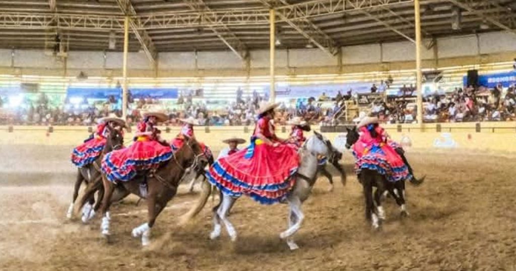 Escaramuzas jarochas brillan en Jalisco