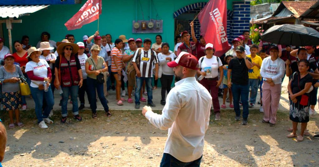 Jorge Alanís recorre La Laja y es recibido con gritos de “¡Presidente, presidente!”