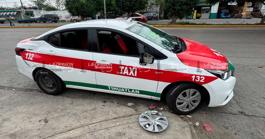 ¡Se lo llevó de corbata!