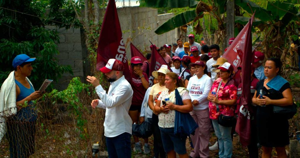 Jorge Alanís recorre La Laja y es recibido con gritos de “¡Presidente, presidente!”