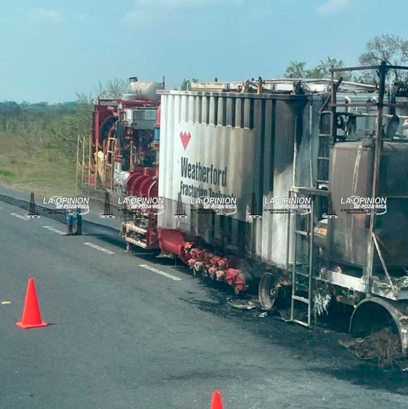 Se incendia remolque de un tráiler Se incendia remolque de un tráiler