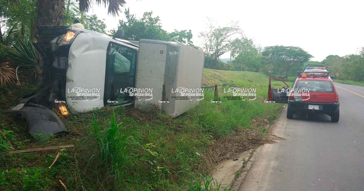 Vuelca camioneta en la Tuxpan–Tampico Vuelca camioneta en la Tuxpan–Tampico
