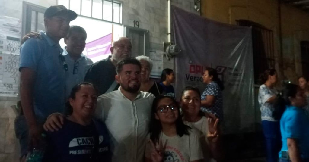 Recibe Carlos Silva constancia de mayoría del OPLE de Gutiérrez Zamora