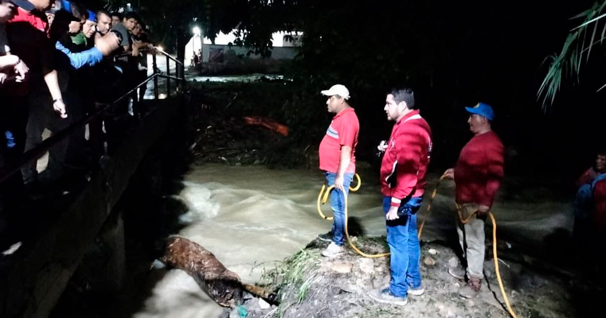 Alcalde Marco Valencia recorrió zonas afectadas por lluvias Alcalde Marco Valencia recorrió zonas afectadas por lluvias