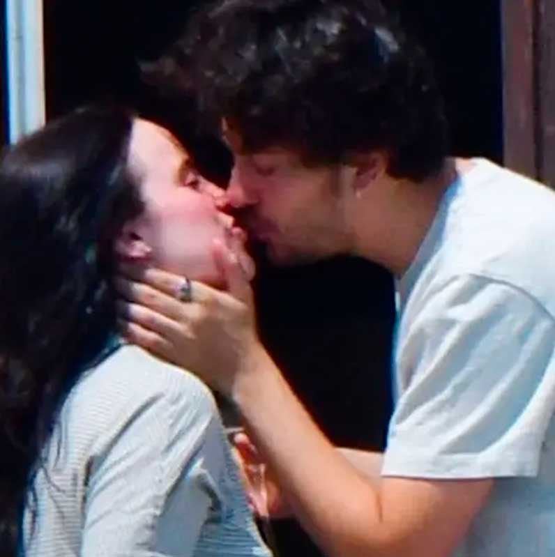 Billie Eilish y Nat Wolff se besan en Venecia Billie Eilish y Nat Wolff se besan en Venecia