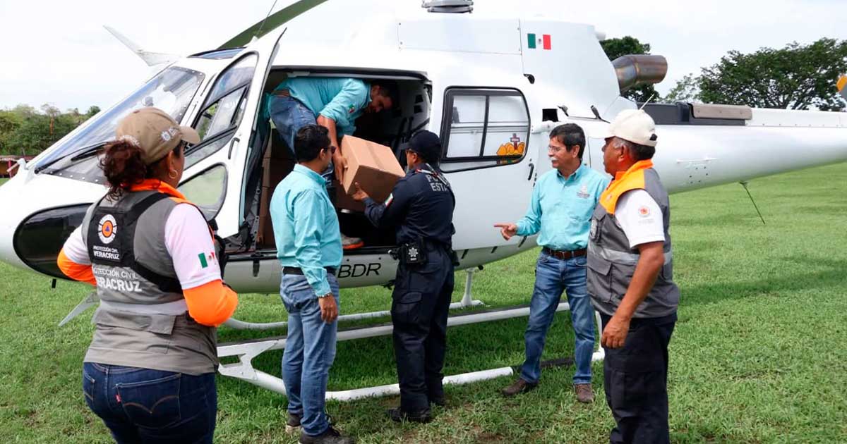 Llevan ayuda aérea a damnificados Llevan ayuda aérea a damnificados