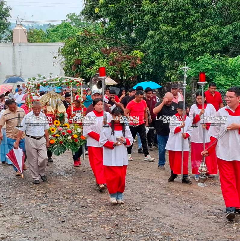 Celebran con fervor la Santísima Trinidad Celebran con fervor la Santísima Trinidad