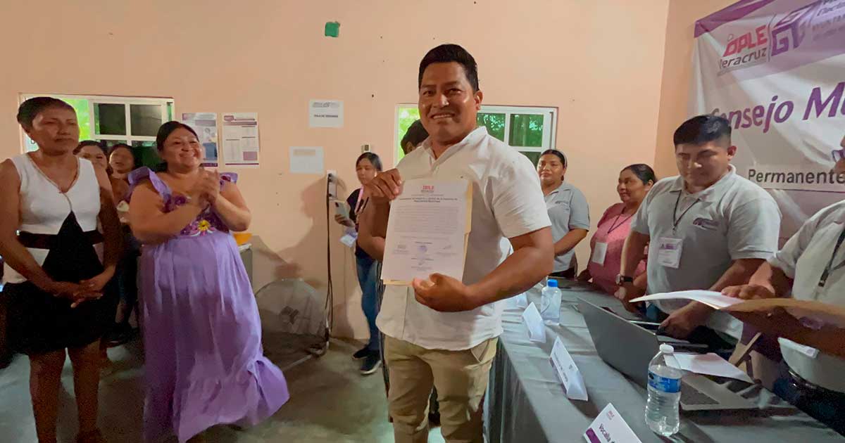 El único candidato independiente ganador recibió su constancia de mayoría El único candidato independiente ganador recibió su constancia de mayoría
