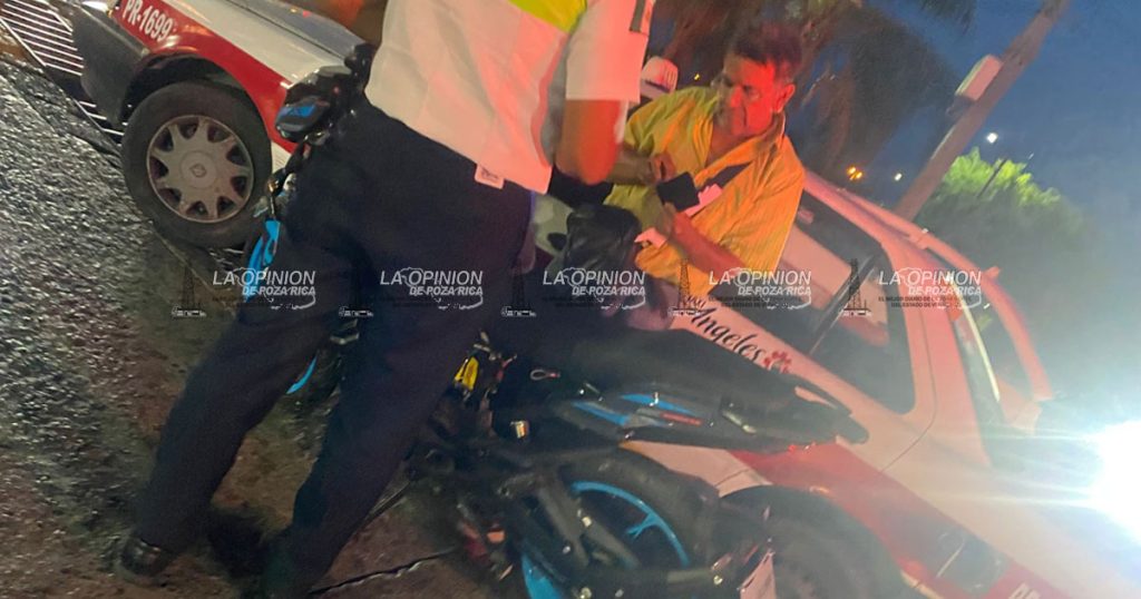 ¡Biker derribada por taxista!