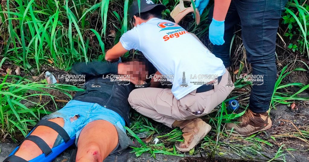 Mujer choca contra camión de la Coca Mujer choca contra camión de la Coca