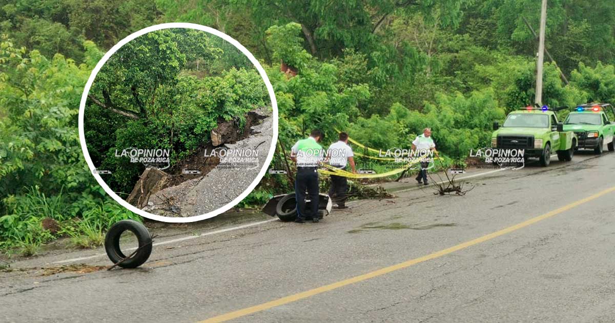 Elementos de Tránsito del Estado brindan seguridad vial en derrumbe carretero Elementos de Tránsito del Estado brindan seguridad vial en derrumbe carretero