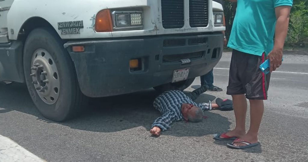 Arrolla tráiler a adulto mayor