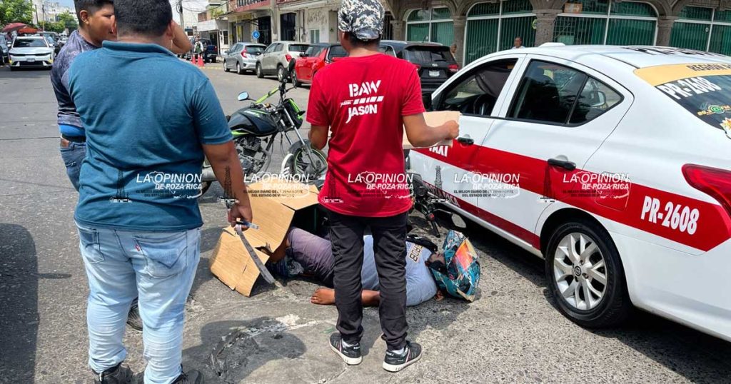 ¡Se pasó el alto y chocó! ¡Se pasó el alto y chocó!
