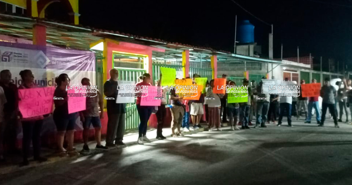 Ciudadanos toman el OPLE de Tecolutla, desconocen virtual triunfo del PVEM