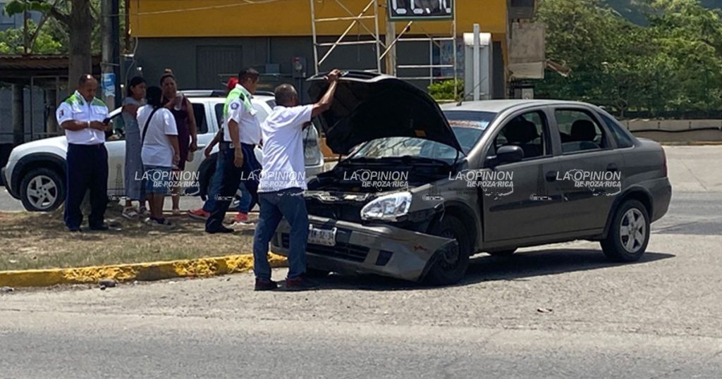 ¡Destrozan Pontiac deportivo!