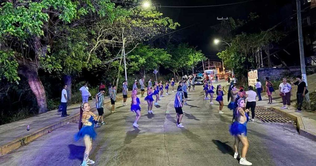 Comparsa Zamoreña es reconocida por su coreografía en Carnaval de Papantla