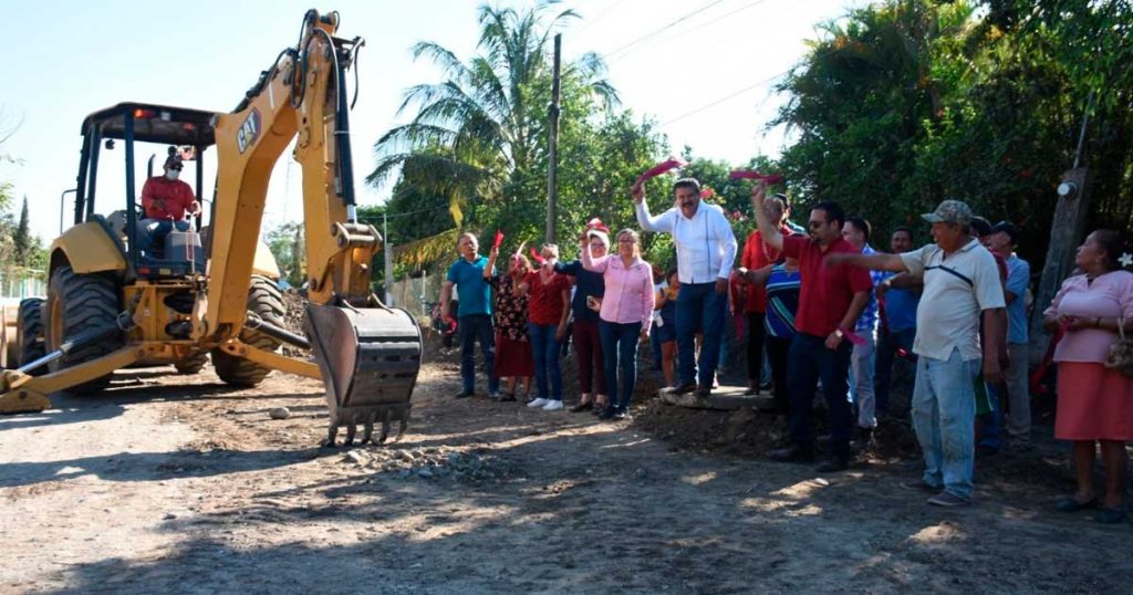 Supervisa alcalde obras en El Copal