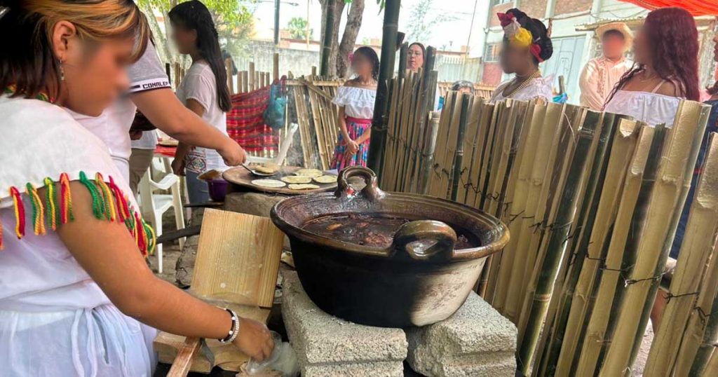 Conservan la Tradición de la Gastronomía Totonaca en la Comunidad Estudiantil del Conalep 177