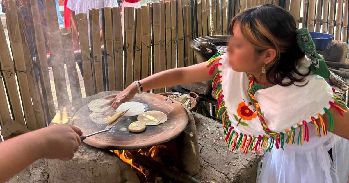 Conservan la Tradición de la Gastronomía Totonaca en la Comunidad Estudiantil del Conalep 177