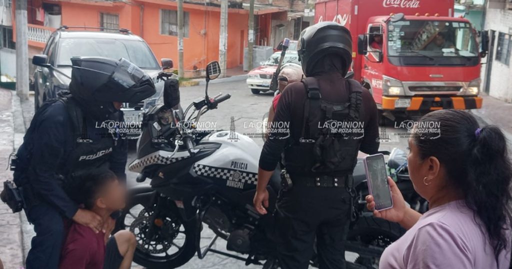 Policías municipales abusan de autoridad y se llevan a menor de edad