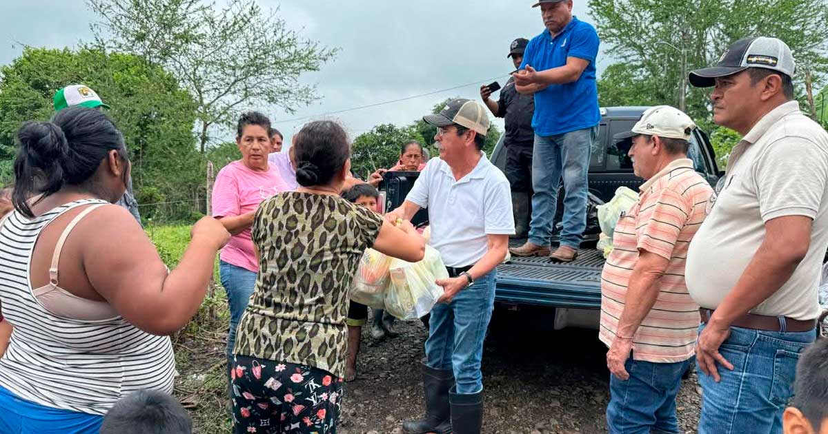 Apoyan a familias de Cucharas afectadas por las fuertes lluvias Apoyan a familias de Cucharas afectadas por las fuertes lluvias