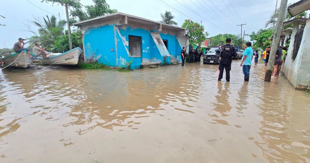 Apoyan a familias de Cucharas afectadas por las fuertes lluvias Apoyan a familias de Cucharas afectadas por las fuertes lluvias