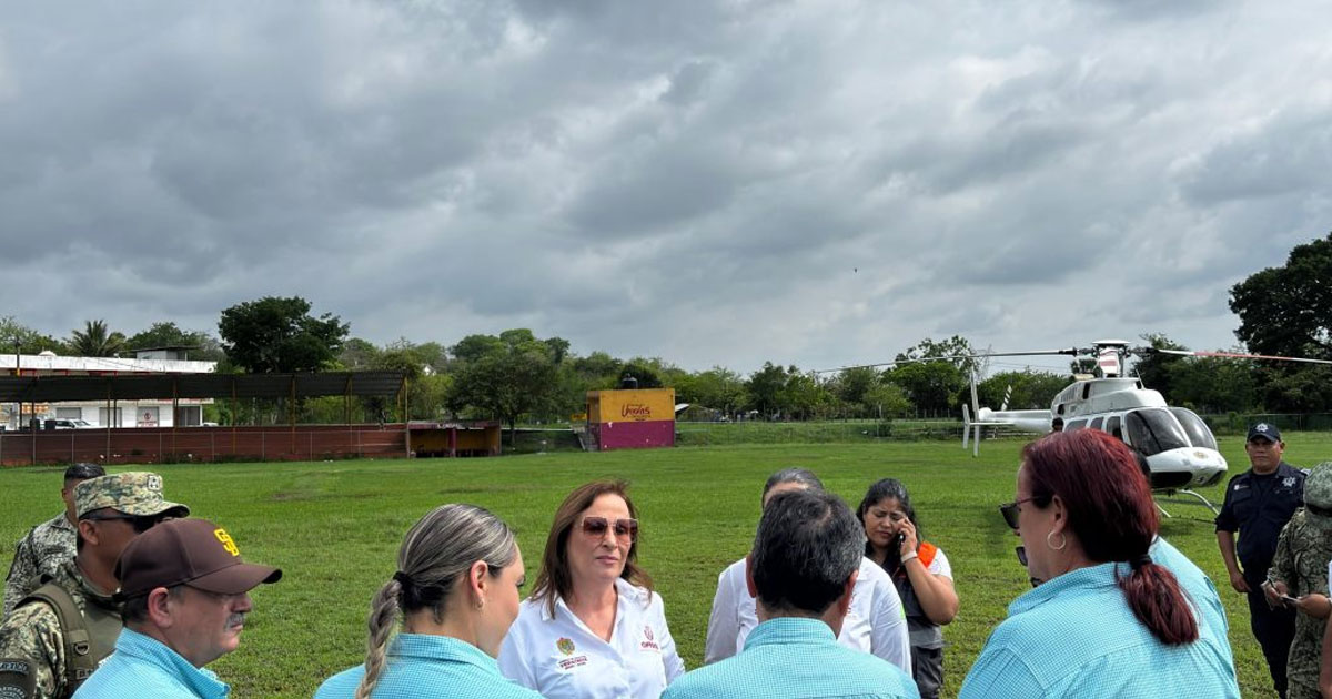 Gobernadora recorre comunidades afectadas por lluvias tras el paso del huracán Erick Gobernadora recorre comunidades afectadas por lluvias tras el paso del huracán Erick
