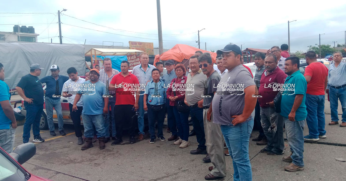 Taxistas de Poza Rica piden intervención del gobierno del estado Taxistas de Poza Rica piden intervención del gobierno del estado