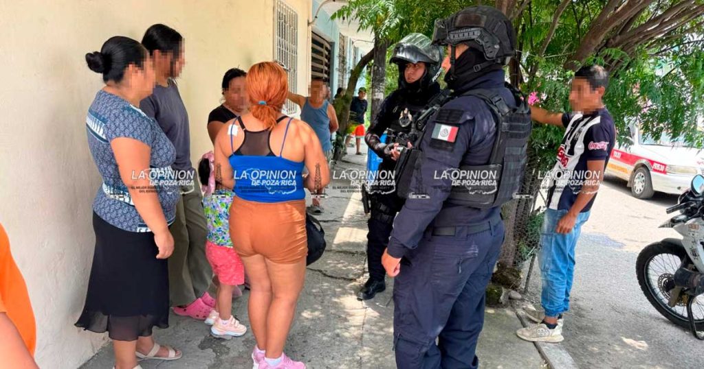 ¡La apuñalan frente a su hija! ¡La apuñalan frente a su hija!