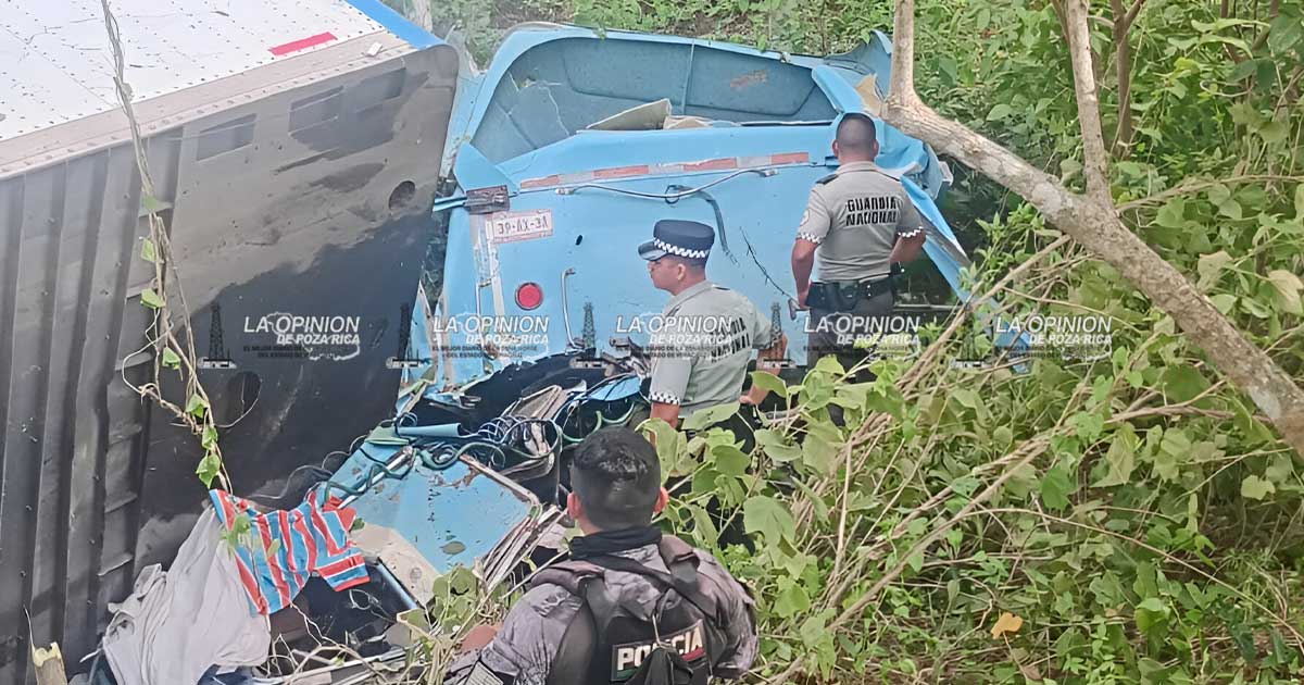 ¡Muere trailero en brutal accidente! ¡Muere trailero en brutal accidente!