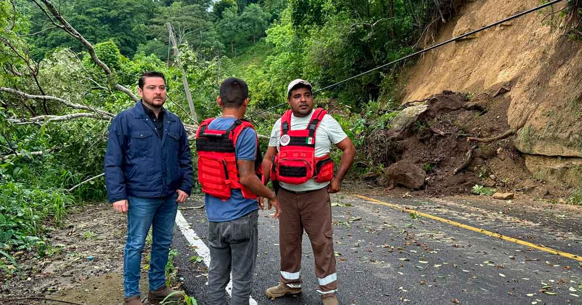 Liberan vías de comunicación afectadas por lluvias Liberan vías de comunicación afectadas por lluvias