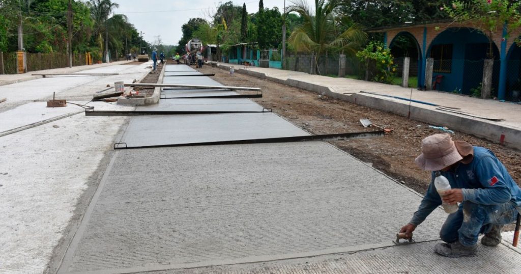 Supervisa alcalde obras en El Copal
